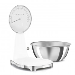 Cântar de bucătărie Smeg KSF01WHWW, afișaj analogic și digital, până la 5 kg/5 l, funcție TARA, afișaj LED, bază antiderapantă, autonomie de până la 36 de ore, alb mat