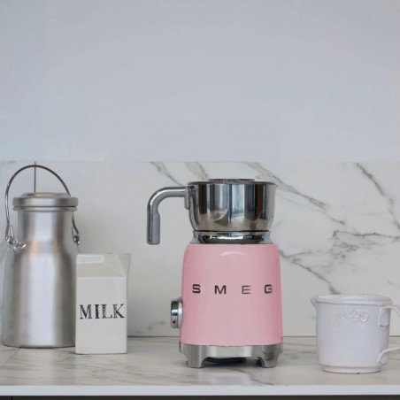 Aparat pentru spumarea laptelui Smeg MFF11PKEU, 500 W, 600 ml, 8 programe, cană detașabilă, oprire automată, roz