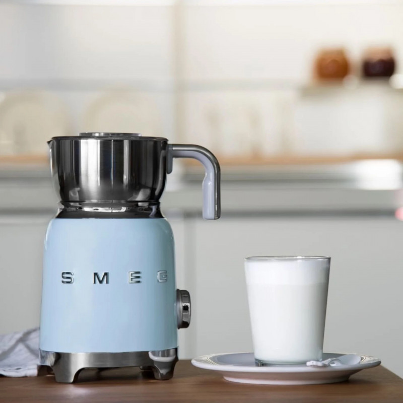 Aparat pentru spumarea laptelui Smeg MFF11PBEU, 500 W, 600 ml, 8 programe, cană detașabilă, oprire automată, albastru pastel