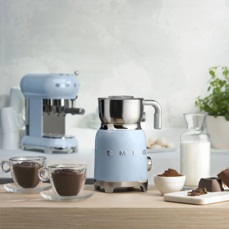 Aparat pentru spumarea laptelui Smeg MFF11PBEU, 500 W, 600 ml, 8 programe, cană detașabilă, oprire automată, albastru pastel