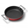 Oală joasă cu capac Smeg CKFD2811RDM, 28 cm, 3,7 l, acoperire antiaderentă cu 3 straturi, rezistentă la cuptor până la 250 °C, fără PFAS, compatibilă cu plitele cu inducție, roșie