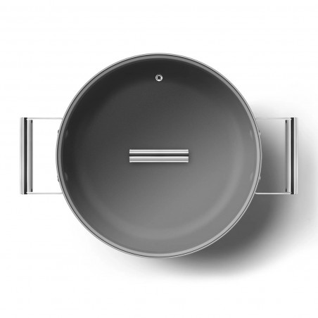 Oală joasă cu capac Smeg CKFD2811RDM, 28 cm, 3,7 l, acoperire antiaderentă cu 3 straturi, rezistentă la cuptor până la 250 °C, fără PFAS, compatibilă cu plitele cu inducție, roșie