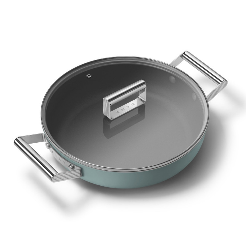 Oală puțin adâncă cu capac Smeg DPF2812EGM, 28 cm, 4,3 l, acoperire ceramică antiaderentă, potrivită pentru cuptor până la 250 °C, fără PFAS, compatibilă cu plitele cu inducție, verde smarald