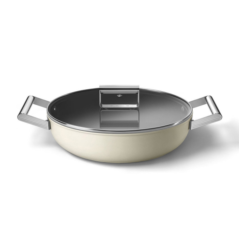Oală joasă cu capac Smeg DPF2812CRM, 28 cm, 4,3 l, acoperire ceramică antiaderentă, potrivită pentru cuptor până la 250 °C, fără PFAS, compatibilă cu plitele cu inducție, culoare crem