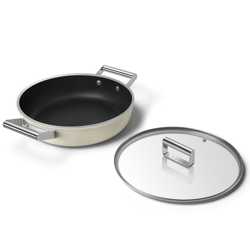 Oală joasă cu capac Smeg DPF2812CRM, 28 cm, 4,3 l, acoperire ceramică antiaderentă, potrivită pentru cuptor până la 250 °C, fără PFAS, compatibilă cu plitele cu inducție, culoare crem