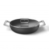 Oală joasă cu capac Smeg DPF2812BLM, 28 cm, 4,3 l, acoperire ceramică antiaderentă, potrivită pentru cuptor până la 250 °C, fără PFAS, compatibilă cu plitele cu inducție, negru
