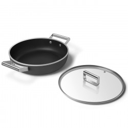 Oală joasă cu capac Smeg DPF2812BLM, 28 cm, 4,3 l, acoperire ceramică antiaderentă, potrivită pentru cuptor până la 250 °C, fără PFAS, compatibilă cu plitele cu inducție, negru