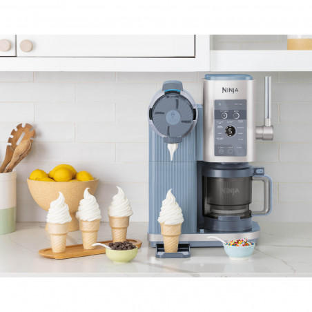 Mașină de înghețată 13-în-1 Ninja CREAMi Scoop & Swirl™ NC702EU, 800 W, 13 programe, manetă cu 3 poziții pentru cornetele de înghețată, CreamiFit, Creamify, 2 cupe de 473 ml, Personalizare, Albastru/Gri