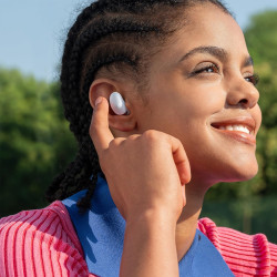 Căști fără fir Xiaomi Redmi Buds 6 Play BHR8773GL, 7,5 ore, rază de acțiune de 10 m, Bluetooth 5.4, IPX4, alb