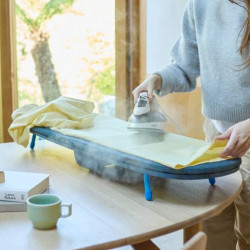 Masă de călcat pliabilă Joseph Joseph Pocket Max Plus 5000022, Husă din bumbac 100%, Strat impermeabil, Cârlig de agățare, Compartiment pentru fierul de călcat, DripShield, Albastru