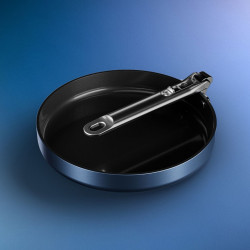 Tigaie adâncă Joseph Joseph Space 45041, 24 cm, mâner pliabil, acoperire ceramică, se poate folosi la cuptor până la 232 °C, compatibilă cu plitele cu inducție, albastră