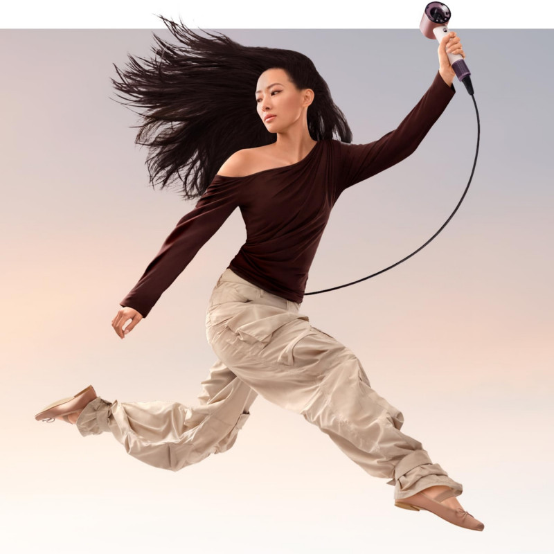 Uscător de păr Dyson HD19 Travel™ 492457-01, 1220 W, 11,6 l/s, 2 viteze, 3 niveluri de temperatură, Air Multiplier, control inteligent al căldurii, ceramic roz/roz auriu