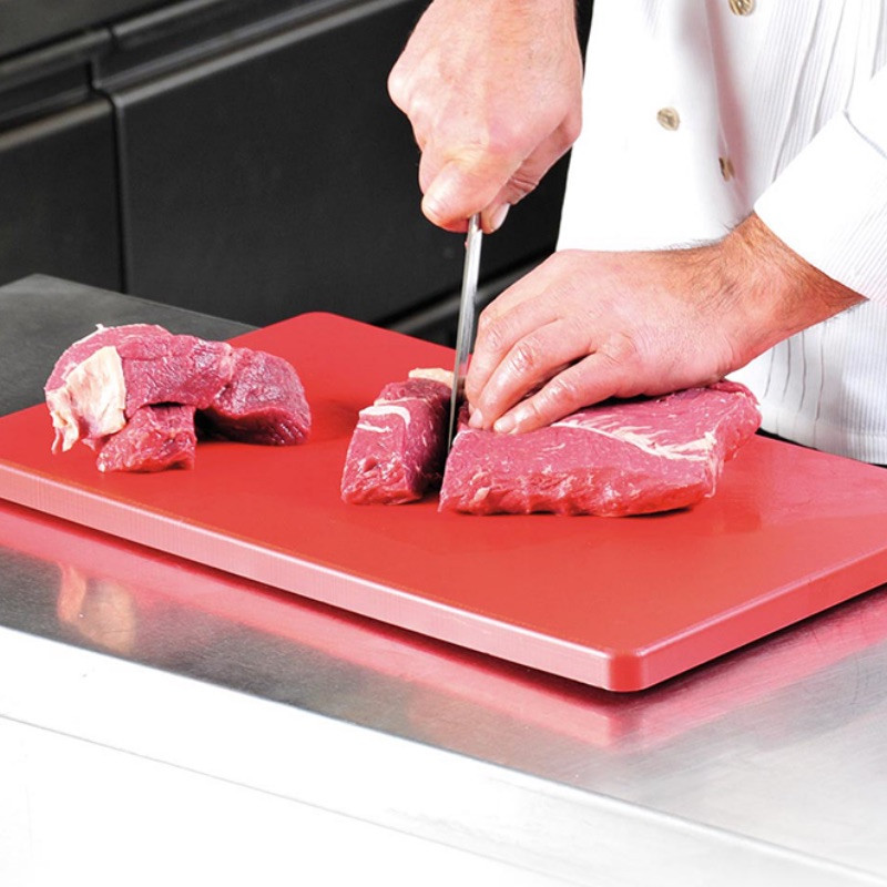 Tocator profesional pentru carne rosie Kesper 30153, standard HACCP, Gastronorm 1/1, rezistent pana la 95 °C, picioaruse antiderapante, suprafata care protejeaza lamele, rosu