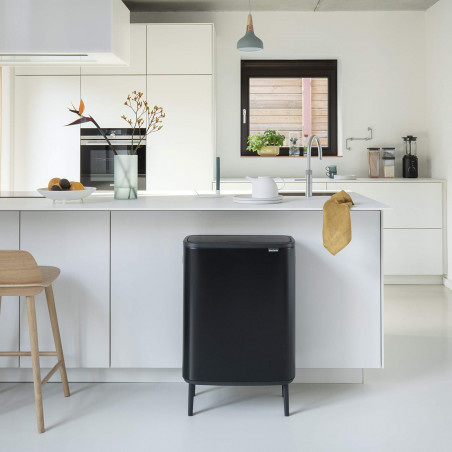 La mâna a doua: Cos pentru gunoi Brabantia Bo Touch Hi 1001260, 60 L, Inaltat, Deschidere lina si silentioasa, Negru mat