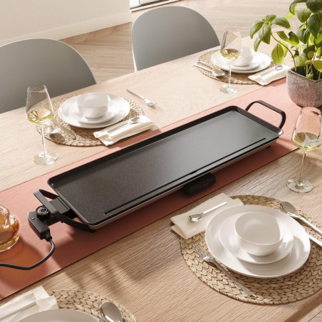 Grătar teppanyaki Swiss Haus Basel Premium SH-TP70, 1800 W, 70 × 23 cm, acoperire ceramică, termostat, tavă pentru grăsime, fără BPA și PFAS, negru