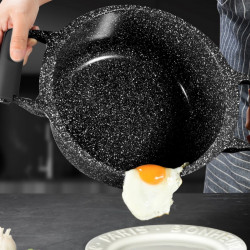 Oală Swiss Haus SH-MC24B, 4,3 l, 24 cm, acoperire ceramică Sapphire, cuptor până la 220 °C, plită cu inducție, negru
