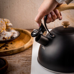 Ceainic cu fluier Kinghoff KH 1999, 2,5 l, oțel inoxidabil, mâner din lemn care nu se încălzește, compatibil cu plitele cu inducție, negru mat