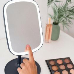 Oglindă cosmetică Beurer BF BS 47 LE, 21 cm, autonomie de 3 ore, 33 de LED-uri, reglare continuă a intensității luminoase, USB-C, gri închis