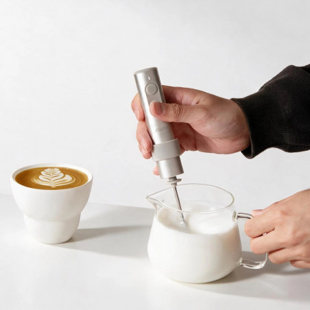 Mixer pentru frappe Outin LattoGo, 2 viteze, MeshWhisk, 1400 mAh, USB Type-C, maro